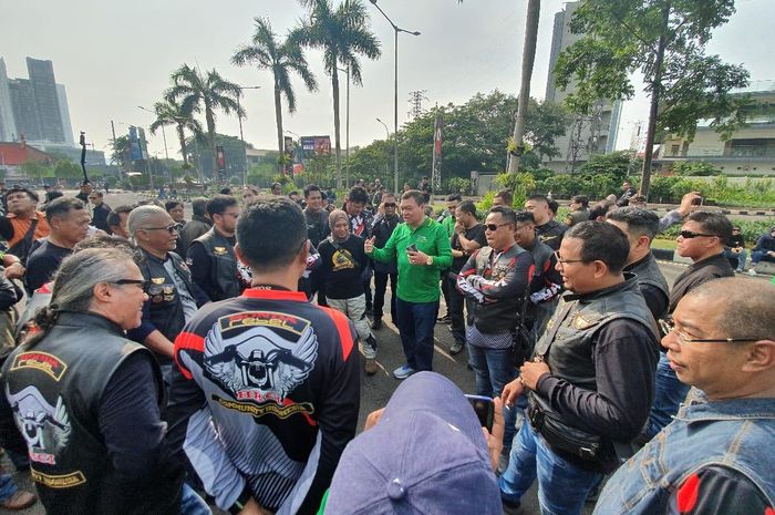 Sosialisasi bulan bebas denda PKB dari BPRD ke komunitas moge.