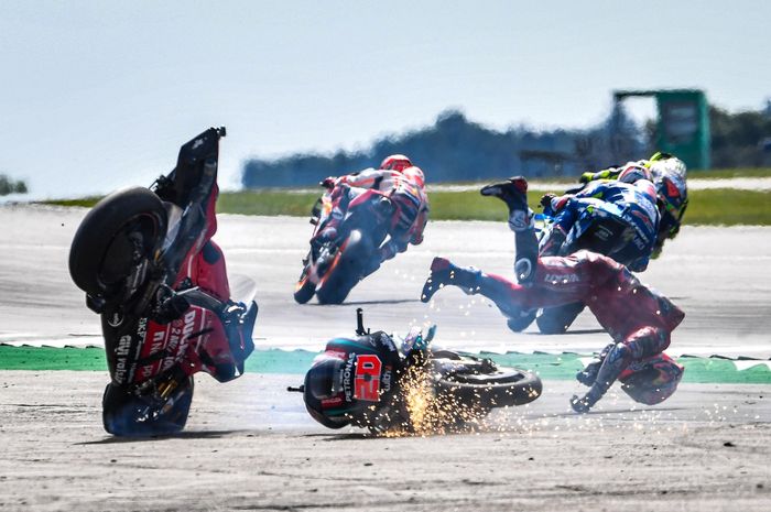 Andrea Dovizioso alami crash bareng Fabio Quartararo di MotoGP Inggris 2019