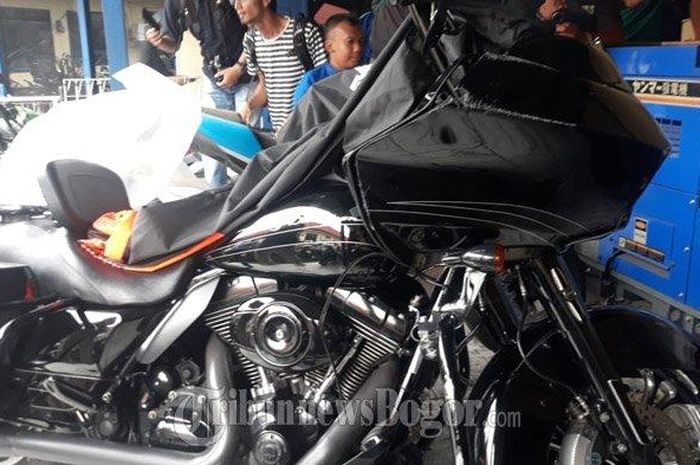 Harley-Davidson Road Glide milik karyawan BUMN yang menabrak seorang nenek dan cucunya di Bogor, Jabar
