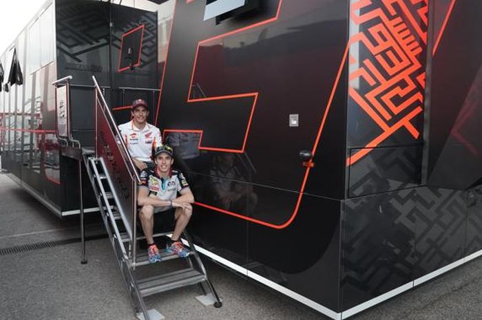 Marc Marquez dan Alex Marquez di motorhome mereka di sirkuit