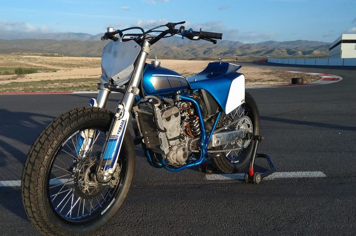 Yamaha YZ400F flat tracker