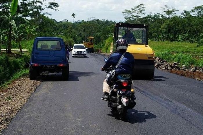 Kondisi jalan tembus CIawi-Singaparna yang kini mulus