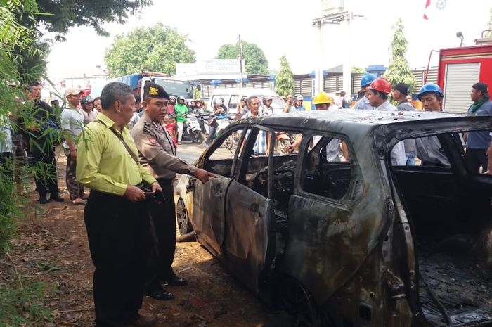 Mobil Toyota Avanza terbakar di Cileungsi