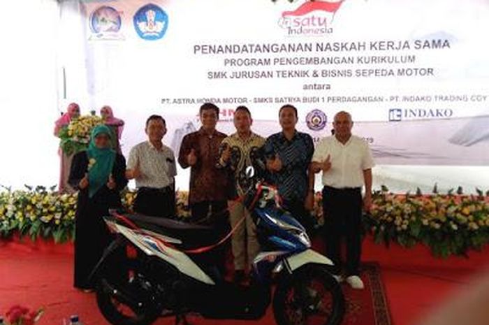 Honda menjalin kerjasama dalam penerapan kurikulum Teknik Sepeda Motor (TSM) Astra Honda dengan SMK Swasta Satrya Budi 1 Perdagangan.