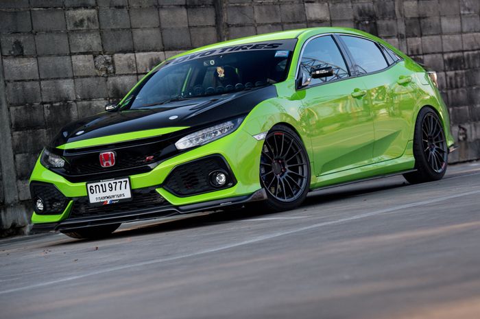 Honda Civic Turbo berkelir hijau