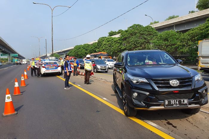 Jasa Marga berlakukan Contraflow km 47-km 53 di Tol Japek