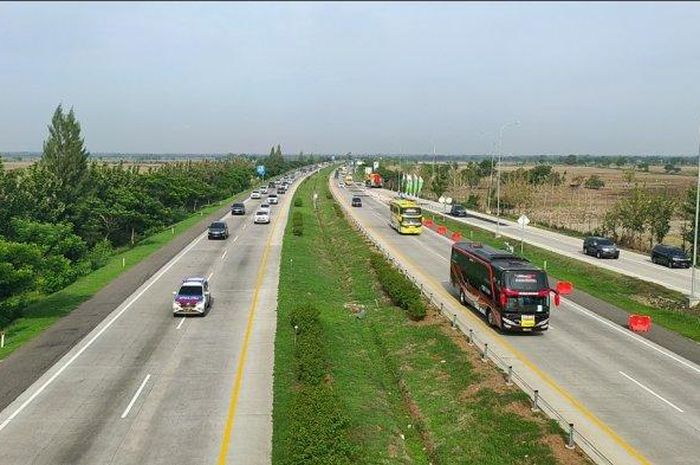 Pantauan sistem one way di ruas tol Cipali, kawasan Majalengka, Jawa Barat