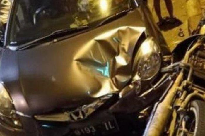 Kondisi kendaraan dalam kecelakaan di pertigaan Terminal Banyumanik, Jalan Perintis Kemerdekaan, Minggu (22/12/2019) dini hari.  