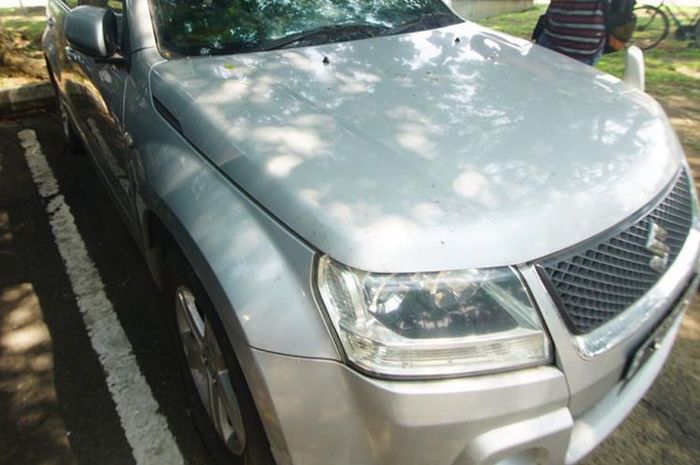 Kondisi Suzuki Grand Vitara yang parkir di Bandara Adi Soemarmo lebih dari enam bulan, tagihan tarif parkir mencapai lebih dari Rp 10 juta. 