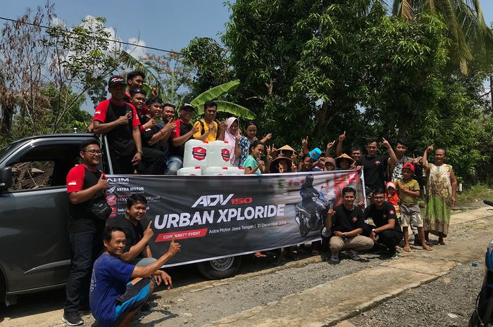 Komunitas Honda ADV150 Indonesia Chapter Semarang dan Solo segarkan desa yang kekeringan dengan membagikan air