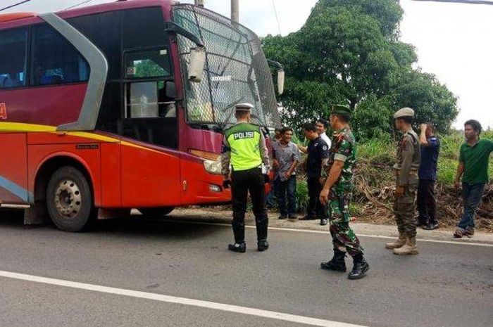 Operasi Lilin Krakatau 2019, Polres Bersama BNN Kabupaten Way Kanan Tes Urine Sopir Angkutan.  