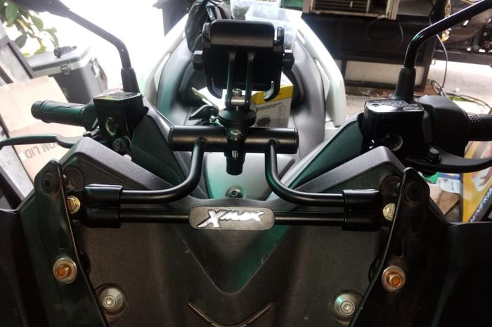 bracket dan holder GPS anti letoy untu Yamaha XMAX