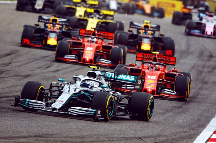 Berikut 6 momen dramastis saat balapan yang berhasil diabadikan lewat kamera di F1 2019, mana favoritmu?