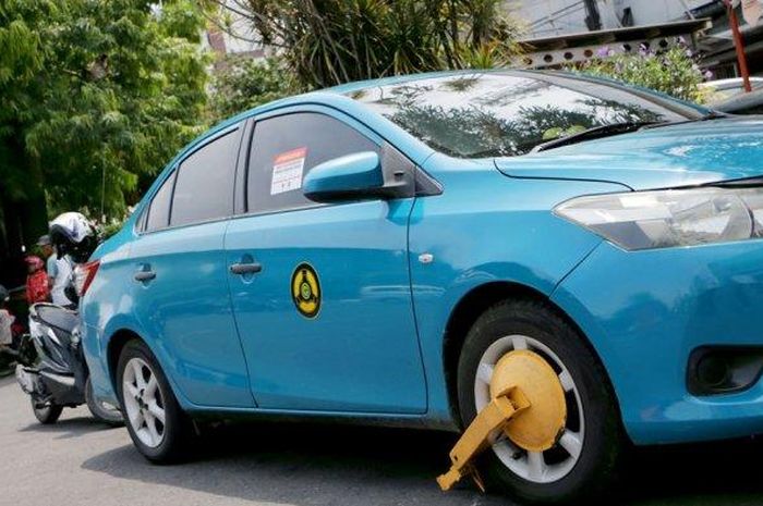 Dinas Perhubungan Kota Semarang akan langsung menggembok mobil yang parkir liar