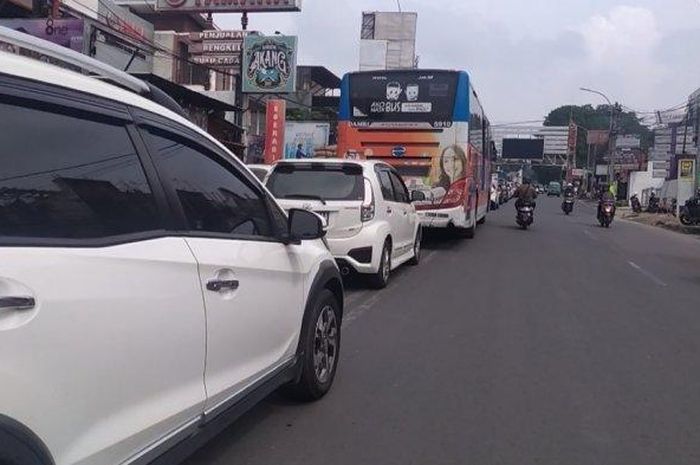 Jalur Bandung-Lembang yang langganan macet setiap musim liburan