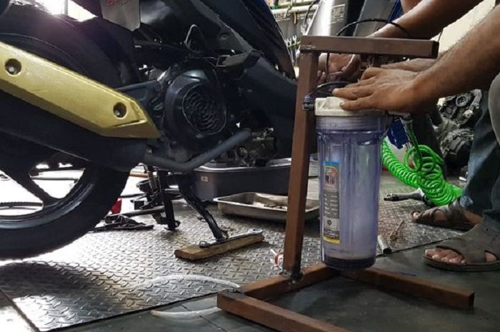 Detox jeroan mesin motor.