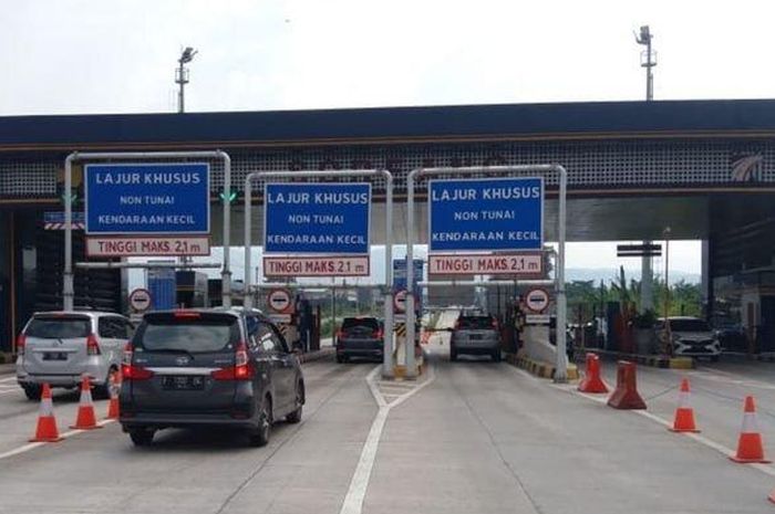 Gerbang Tol Saroja alami peningkatan jelang Tahun Baru 2020.
