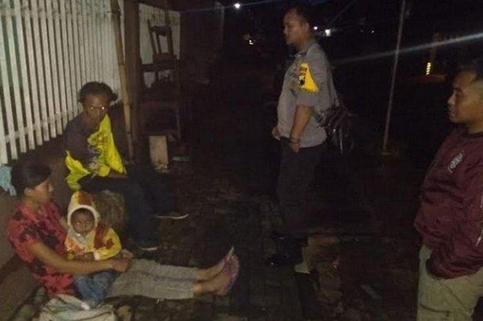 Pasangan suami istri (pasutri), Aziz (25) dan Lina (24) asal Lampung yang hendak pergi ke Magelang ditipu calo bus