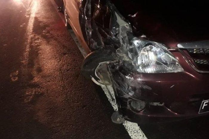 Daihatsu Xenia hancur tabrak Toyota Kijang Innova, Honda Mobilio dan motor di Jembrana, Bali, (1/1/20)