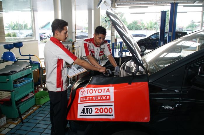 Ilustrasi perbaikan massal atau recall di bengkel resmi Toyota