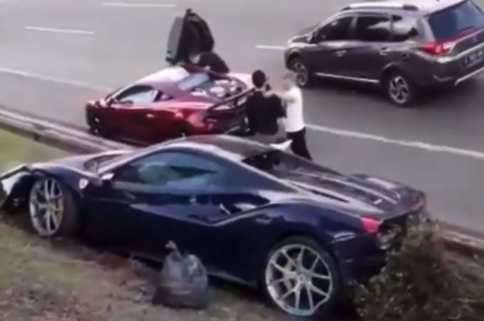 Kecelakaan Ferrari di Tol Pasar Rebo