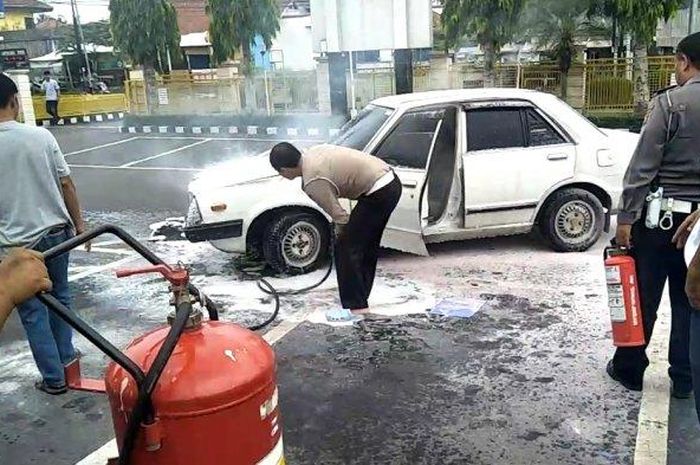 Honda Accord 1979 terbakar di Samsat Kota Tasikmalaya