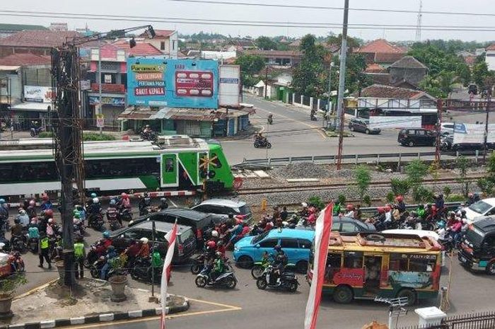 Kondisi arus lalu lintas di Palang Joglo, Selasa (7/1/2020). 