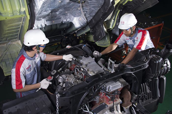 Hino mengadakan program gratis pengecekan dan diskon spare part dan jasa bagi kendaraan Hino yang terdampak banjir.