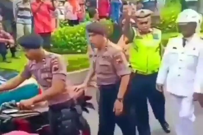 Postingan video ketika polisi mengamankan kades yang geber motor di Magelang, Jawa Tengah, Rabu (8/1/2020).(IG @ndorobeiiofficial)