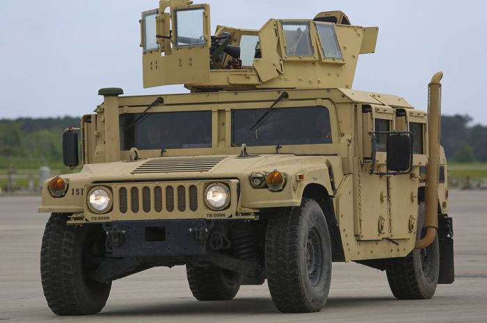 High Mobility Multi-purpose Wheeled Vehicle (HMMWV) atau populer dengan sebutan Humvee