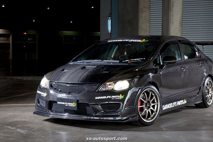 Honda Civic FD dengan body full serat karbon