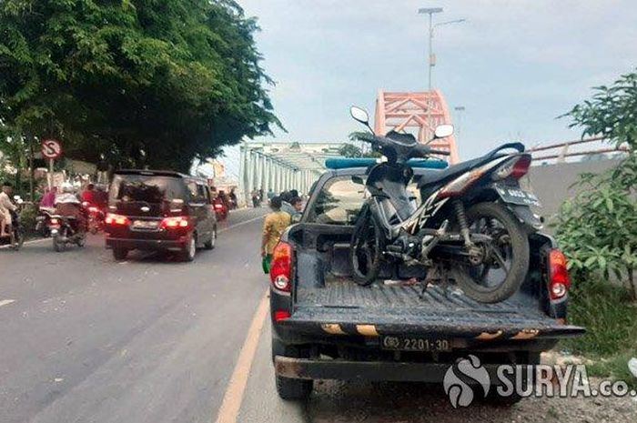 Honda Supra jadi saksi bisu sebelum korban melompat dari atas jembatan