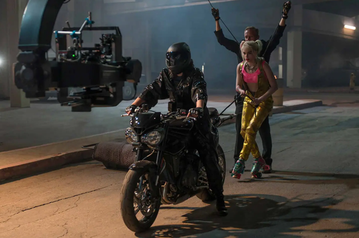 Harley Quinn dan Huntress bakal naik Triumph Street Triple RS di film Birds of Prey