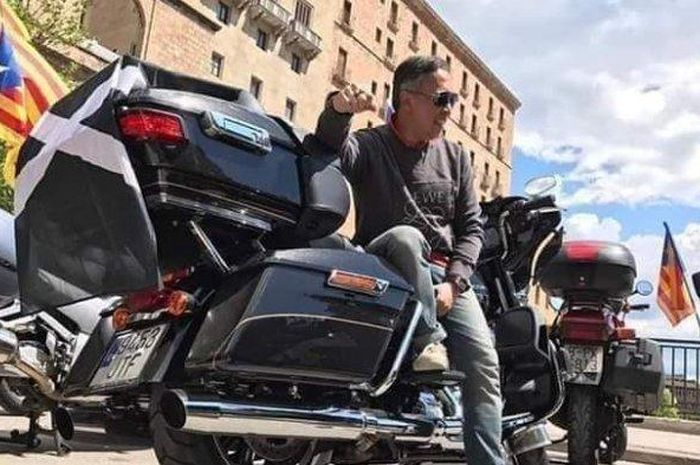 Hary Prasetyo bersama salah satu moge besutan Harley Davidson