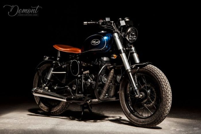 Royal Enfield Classic 500 bergaya bobber