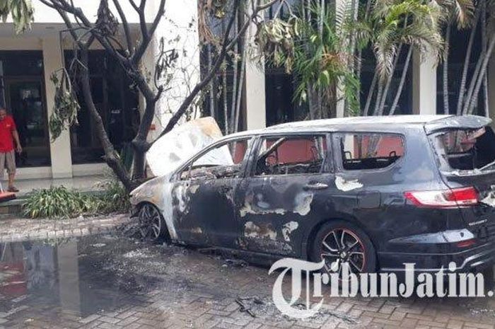 Honda Odyssey RB3 terbakar mendadak setelah parkir lima menit di Sidoarjo, Jatim