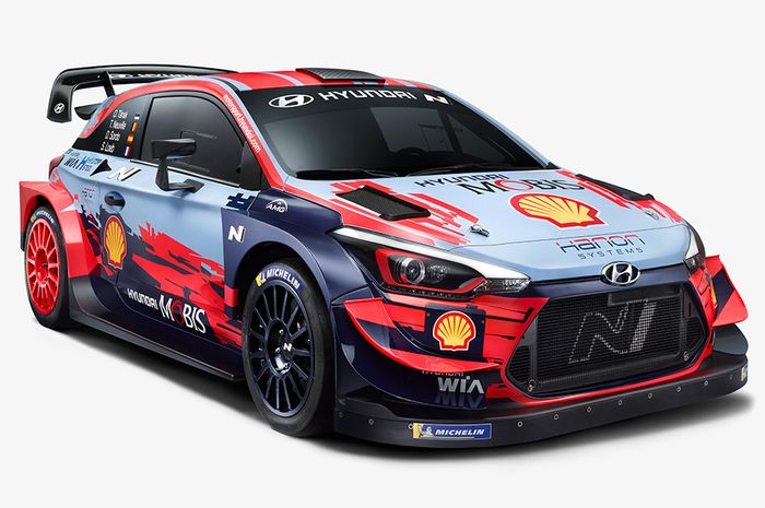 Hyundai i20 Coupe WRC dengan ubahan minim pada livery. 