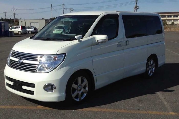 Ilustrasi Nissan Elgrand E51 tipe Higjway Star