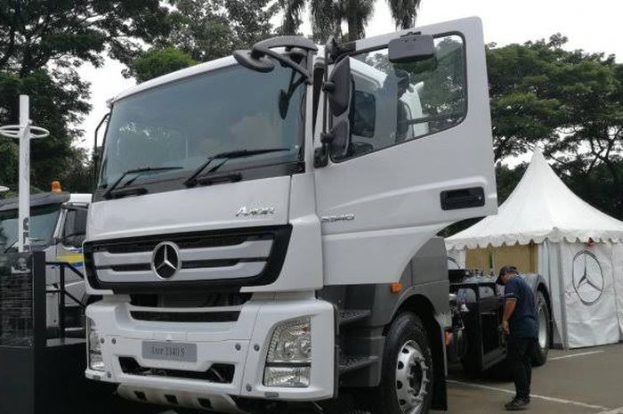 Ilustrasi truk Mercedes-Benz dari Daimler Indonesia