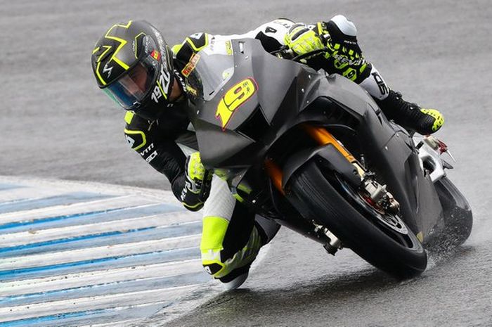 Alvaro Bautista dengan Honda CBR1000RR-R baru