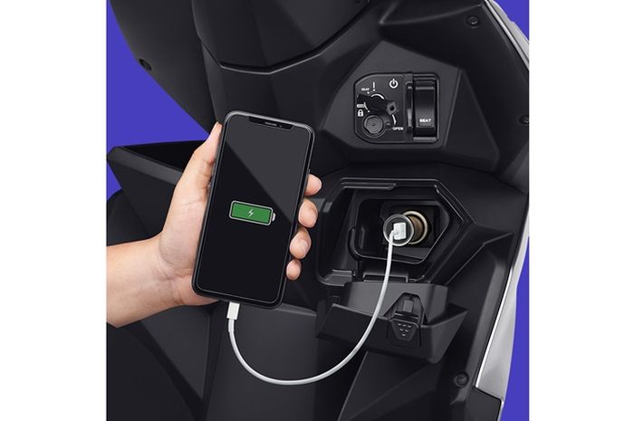 Charger gadget di All New Honda BeAT 2020