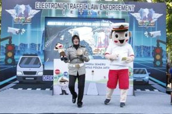 Sosialisai Electronic traffic law enforcement (e-TLE) di Car Free Day Taman Bungkul, Minggu (26/01/2020).
