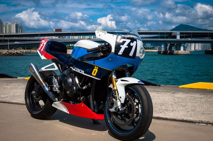 Honda CBR1000RR retro racer