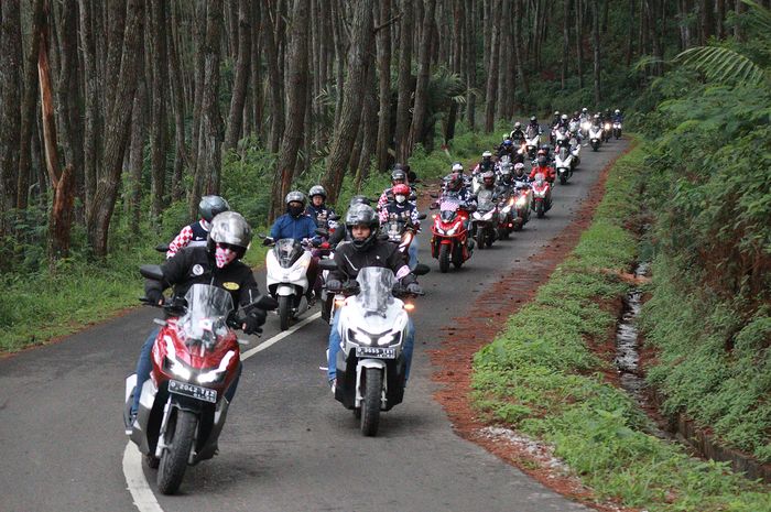 Rombongan touring Blind Ride Honda Jawa Barat