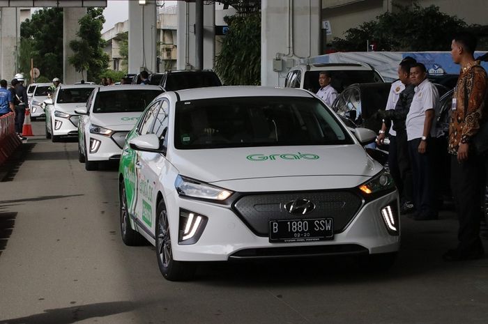 Hyundai bekerjasama dengan Grab Indonesia menghadirkan sebanyak 20 unit IONIQ Electric untuk dijakdikan armada taksi listrik yang beroperasi di wilayah Jabodetabek.