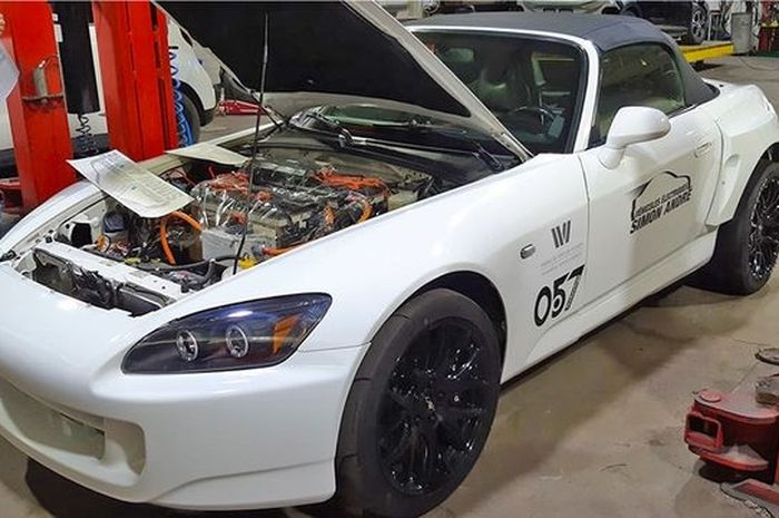 Modifikasi Honda S2000 pakai mesin Tesla 