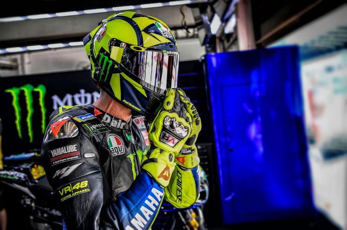 Lanjut atau pensiun, Valentino Rossi akan memutuskan masa depannya di MotoGP pertengahan musim ini.