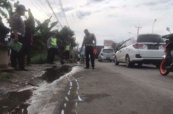 Lokasi kecelakaan di Jalan raya Ciburuy, Kampung Andir RT 3/4, Desa Ciburuy, Kecamatan Padalarang, Kabupaten Bandung Barat (KBB), Kamis (30/1/2020) 