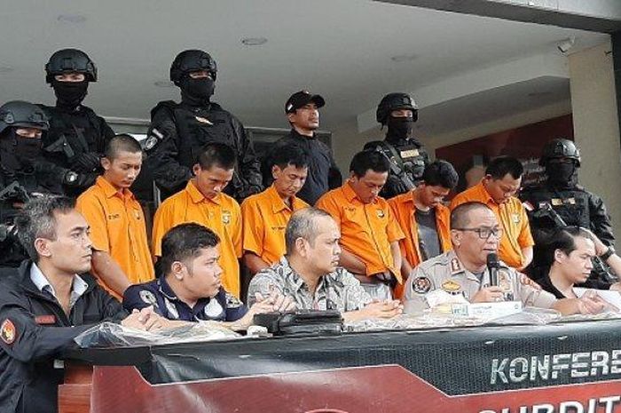 Ekspose kasus pencurian motor milik anggota Marinir di Stasiun Citayam, Depok, di Mapolda Metro Jaya, Jumat (31/1/2020).
