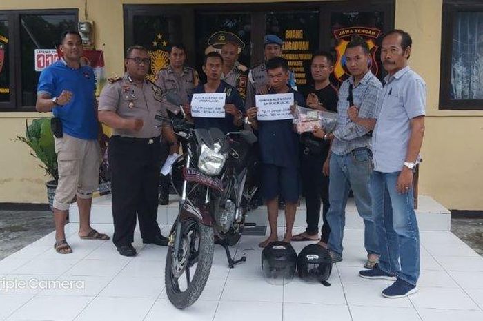 Pelaku penjambretan di area SPBU Mojopuro Kecamatan Sumberlawang Kabupaten Sragen 